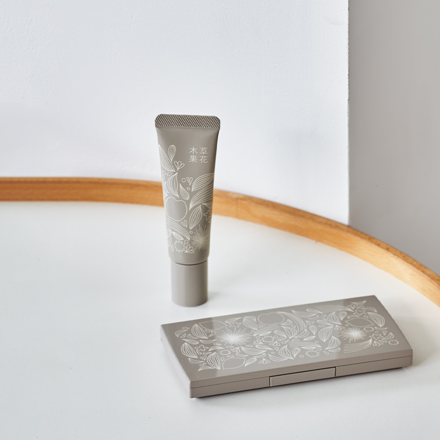 新ベースメイク誕生。簡単、キレイに好みの仕上がりへ。!